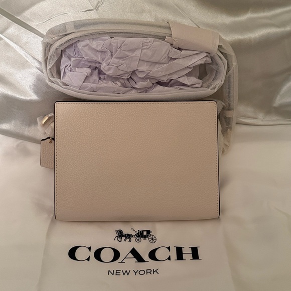 🌸 Coach NWT Chalk Pebbled Leather Slim Crossbody Bag with Gold Hardware - Picture 5 of 9